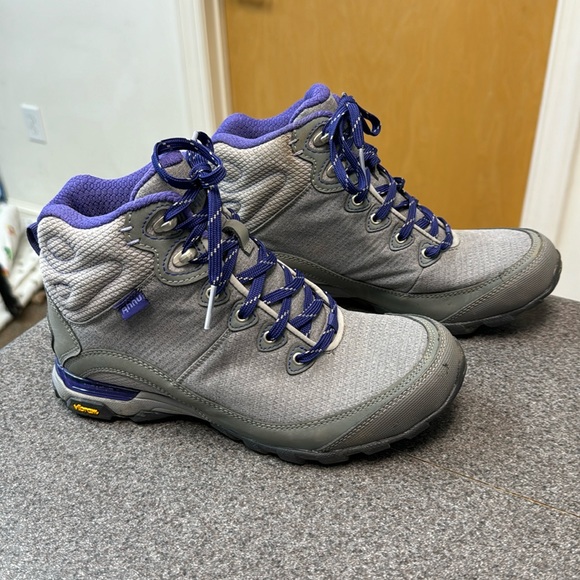 ahnu vibram hiking boots